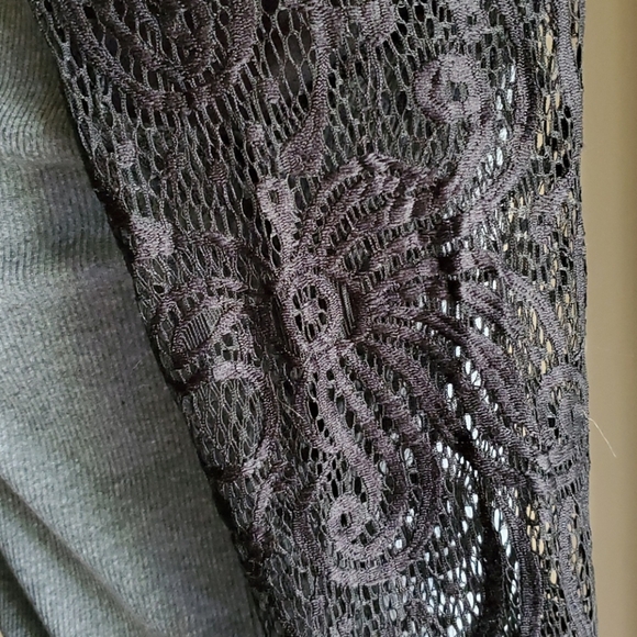 Beautiful long sleeve blouse - Picture 3 of 4